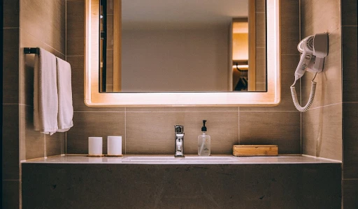 न्यू यॉर्क के लक्जरी होटलों के चुपे हुए खजाने: अनदेखी सुविधाएं और अनोखे अनुभव